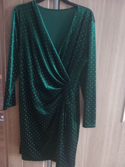 Sukienka welurowa cekiny dlugi rekaw 40