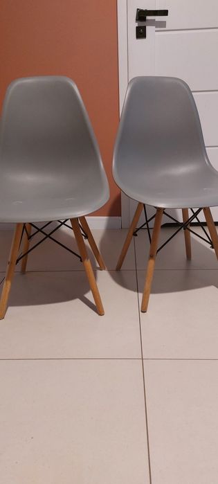 Krzesła skandynawskie 2 szt stan bardzo dobry