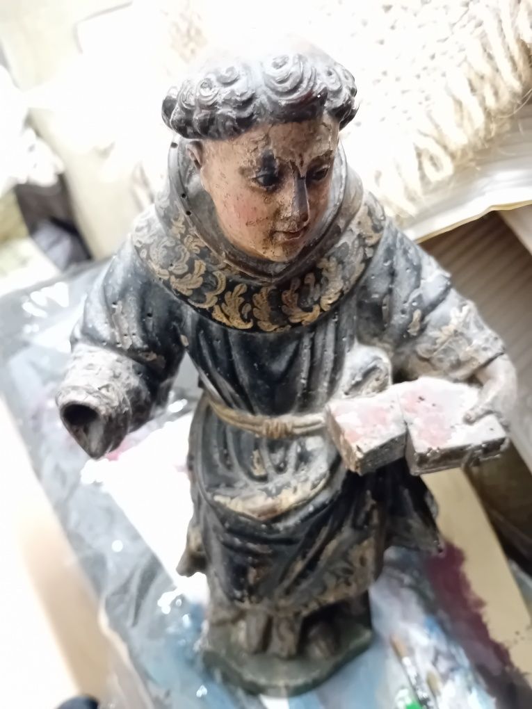 Antiga estatueta de santo António