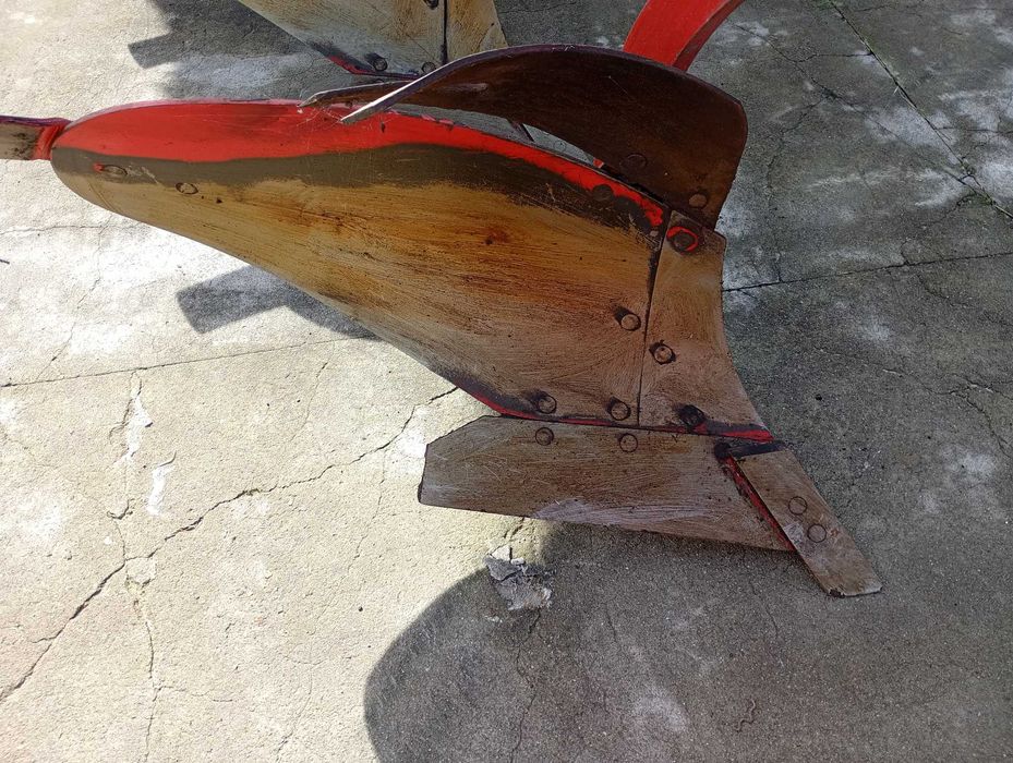 Pług 4 skibowy zagonowy od rolnika po wymianie elementów roboczych.