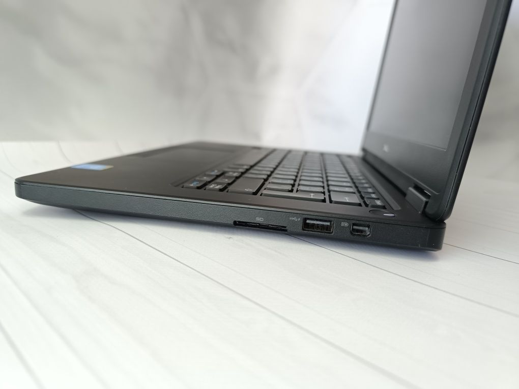 Ноутбук Dell Latitude E5250/i5-5300U/8 ГБ DDR3/SSD 256 GB/12.5 "HD