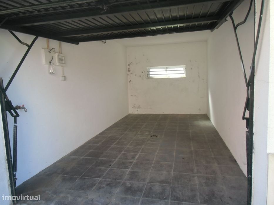 Garagem fechada Samouco