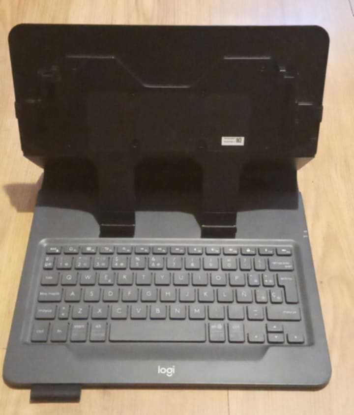 Klawiatura z etui Logitech Universal Folio Tablet 9-10"