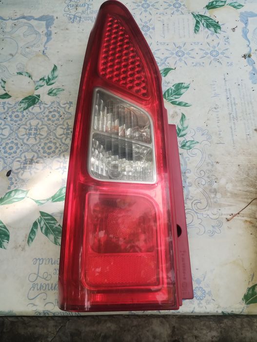 Фонарь задній Peugeot partner