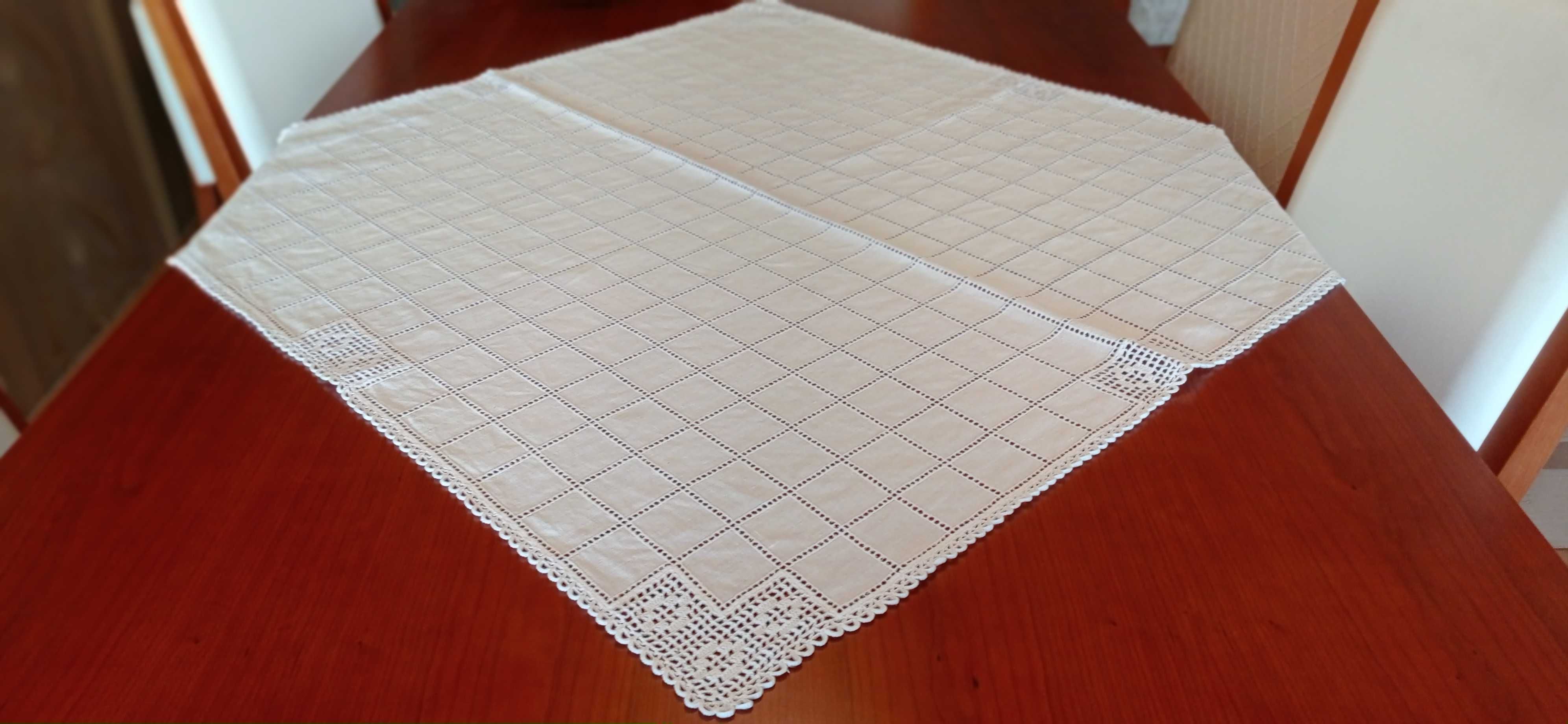 Toalha em linho com renda