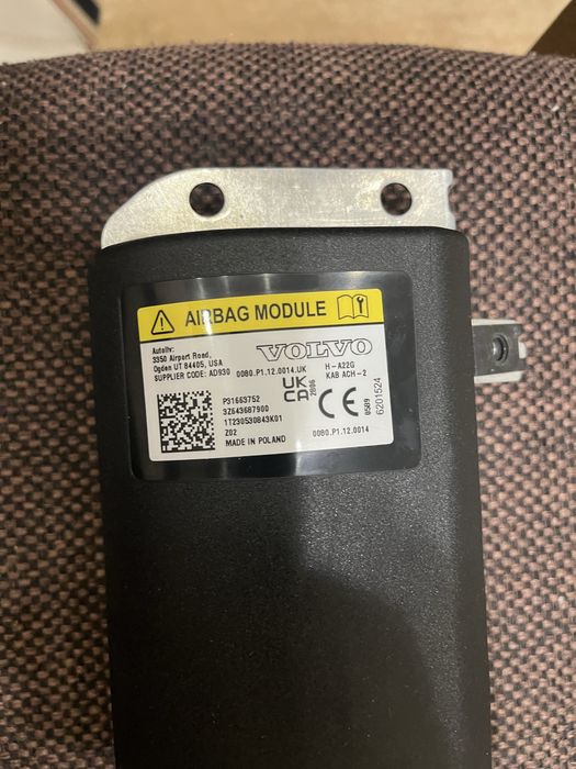 Подушка безпеки колін водія Polestar 2