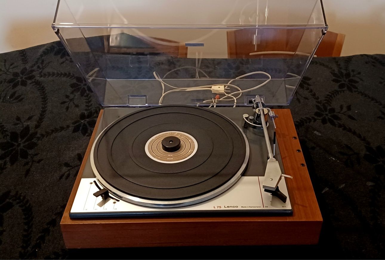 Gira-discos Lenco L75 em excelente estado