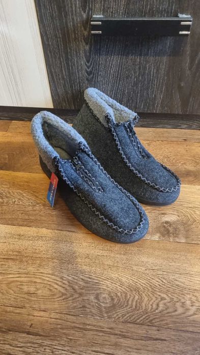 Ciepłe męskie kapcie filcowe – góralskie bambosze