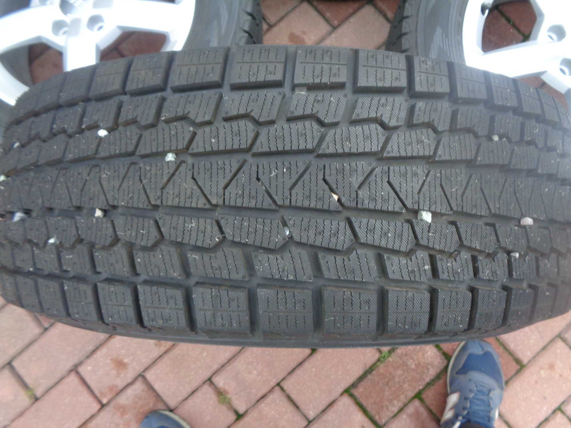 Alufelgi 16 Audi Q2 z oponami zimowymi 215/60/16 2023r 8mm ORG BDB