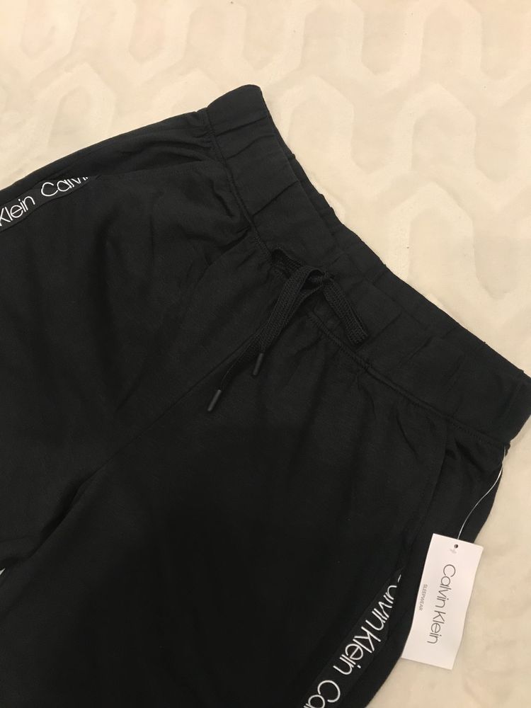 Продам чоловічі шорти Calvin Klein