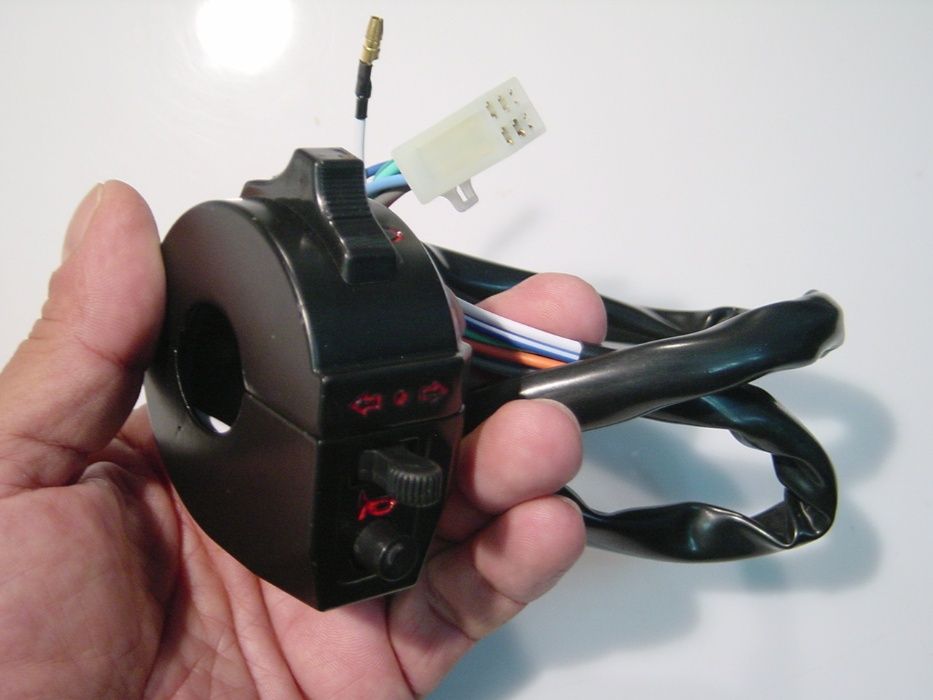 Comando de guiador com piscas, luzes e buzina