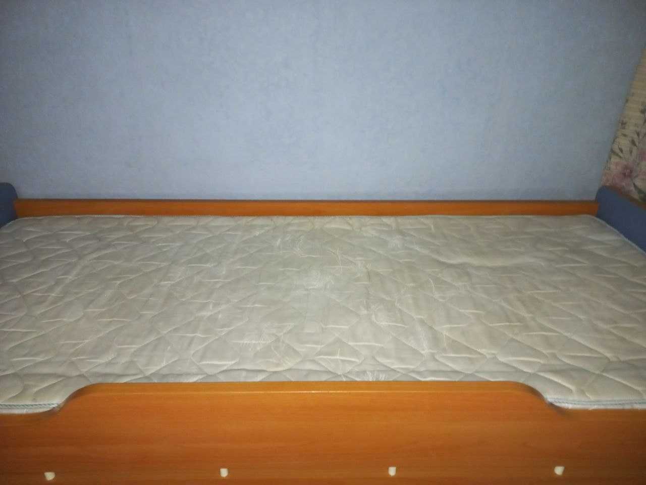 Ліжко-горище з комодом та висувним столом (+матрац)