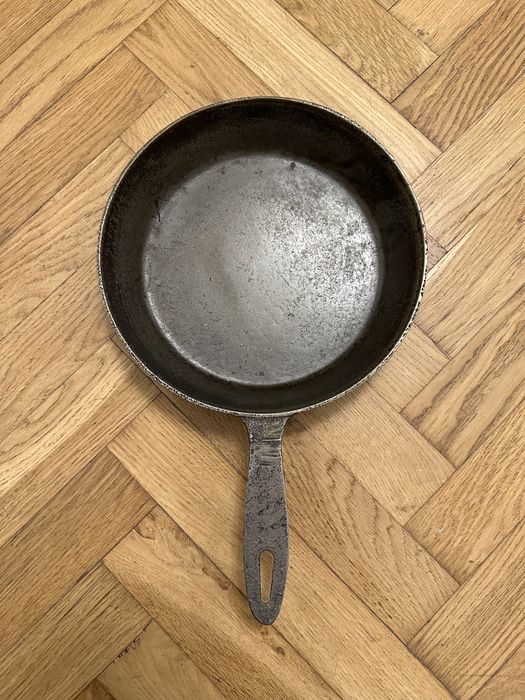 Б/в Сковорідка чугунна чавунна жаровня пательня