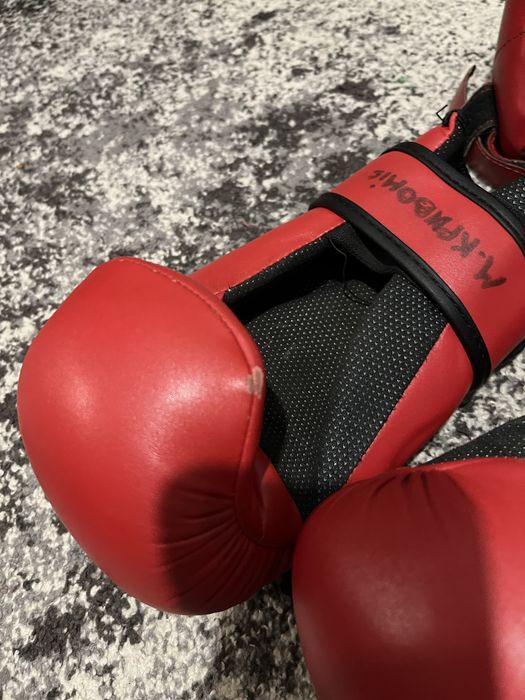 Продам шлем для тхэквондо і перчатки