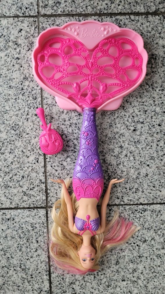 Barbie Syrena z zestawem do robienia baniek.