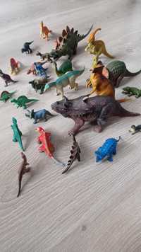 Figurki dinozaury.