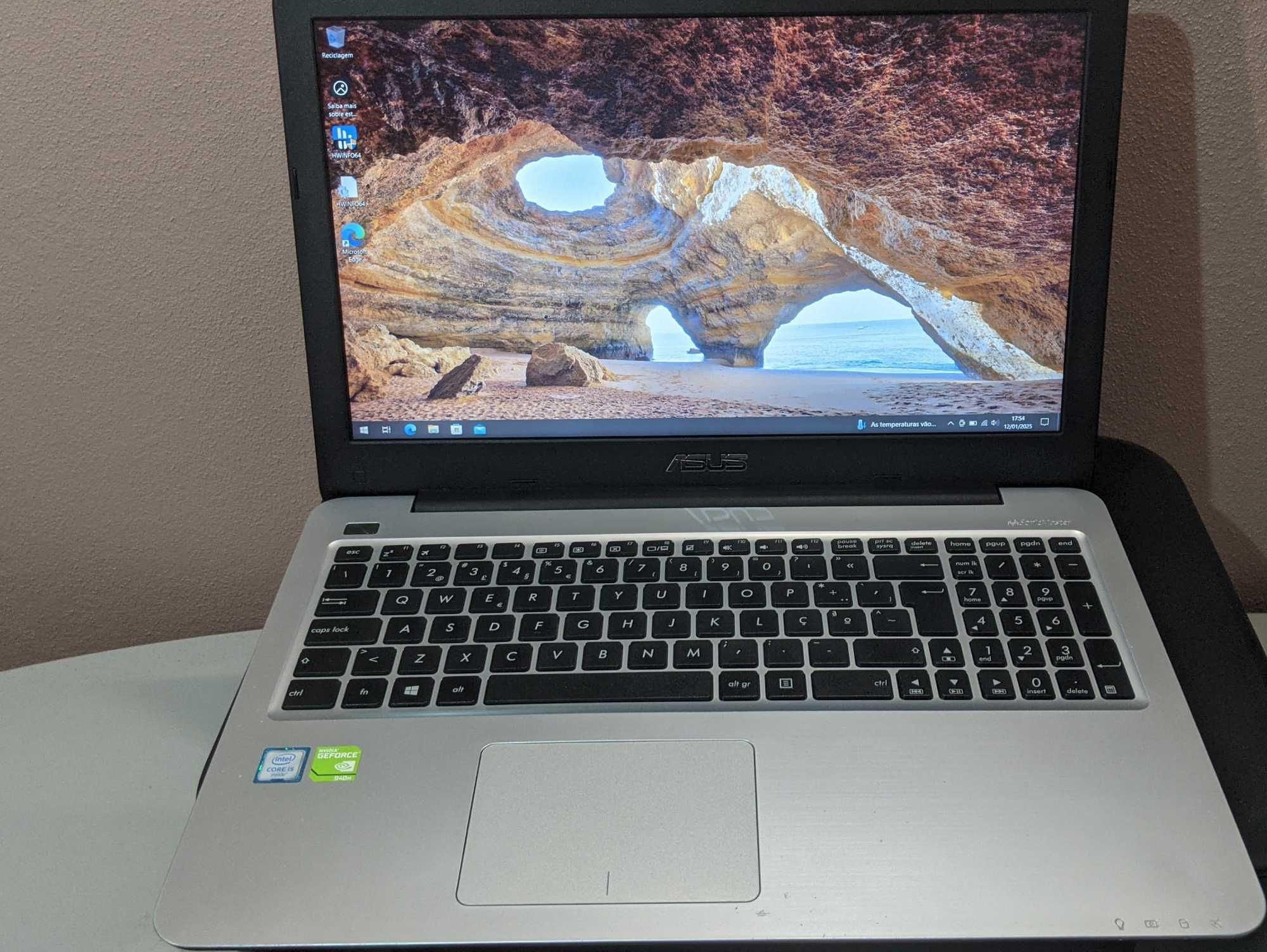 Asus x556ub core i5 8gb RAM 250GB SSD