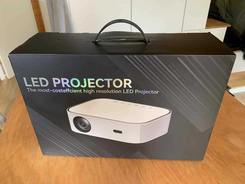Projektor 4K Full HD WiFi Bluetooth ZENWIRE - praktycznie NOWY!