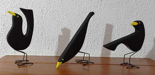 Conjunto de melros em madeira.