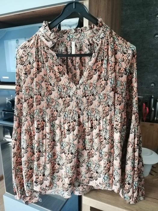 Bluzka w kwiatowy wzór I. Code L