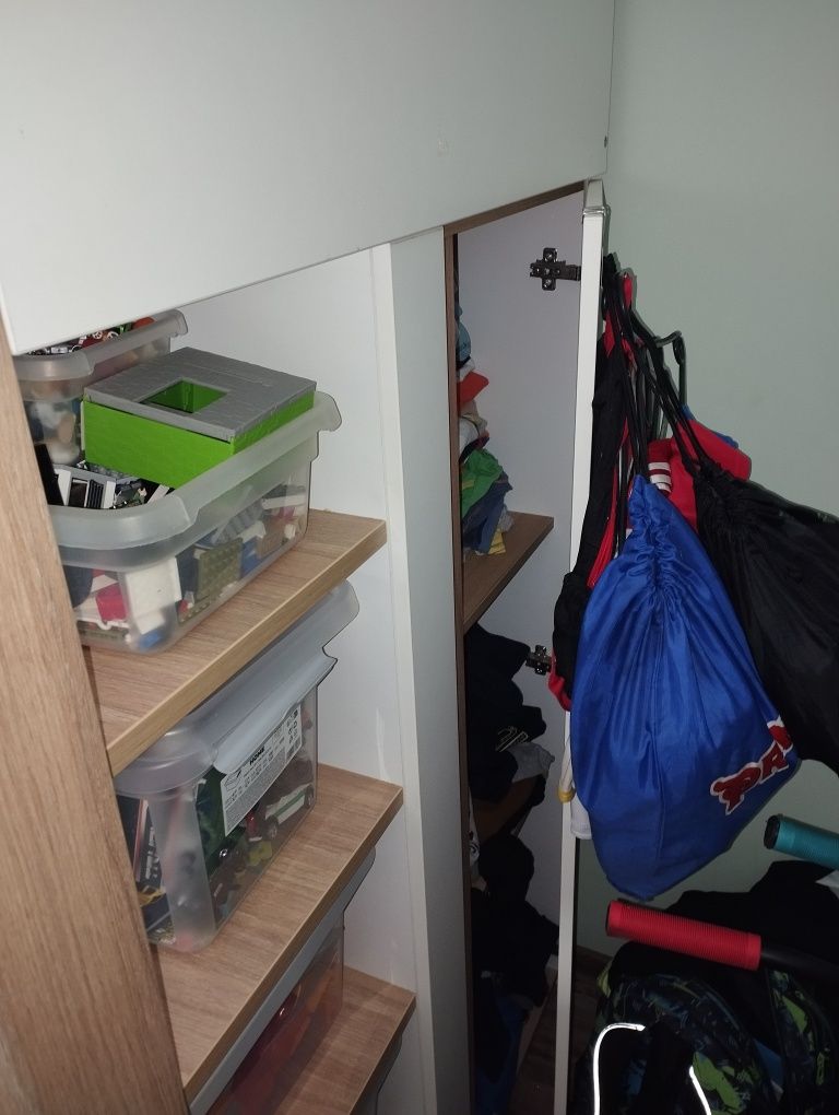 Łóżko piętrowe z biurkiem