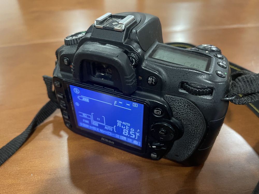 Nikon D90 + bateria extra + cartao de memoria