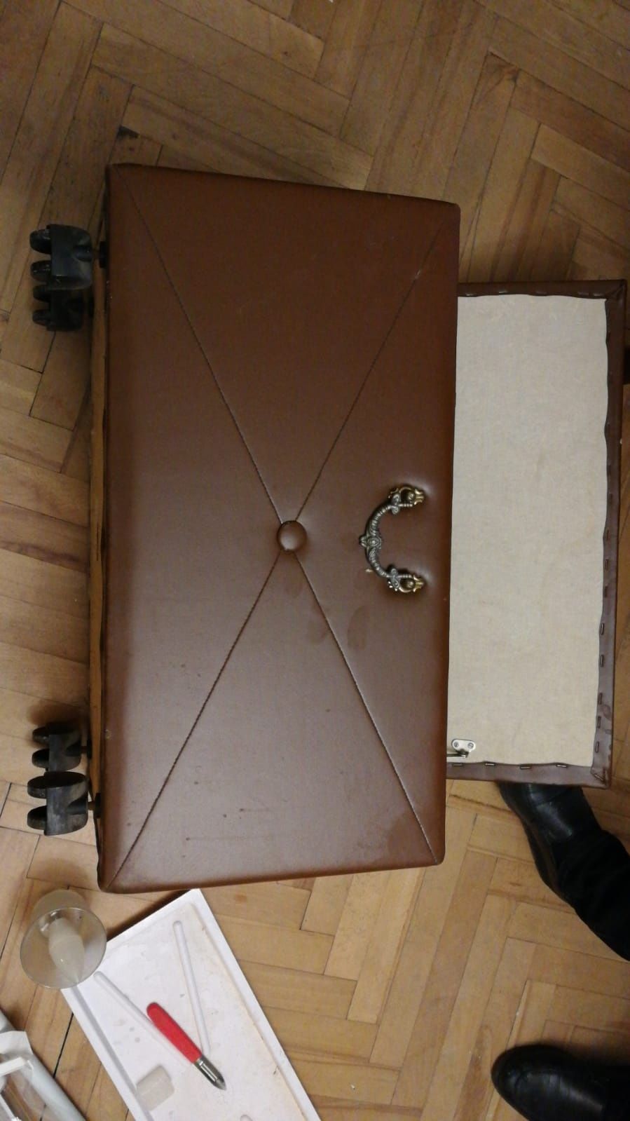 Skrzynia kufer pufa ławka pikowana na kółkach