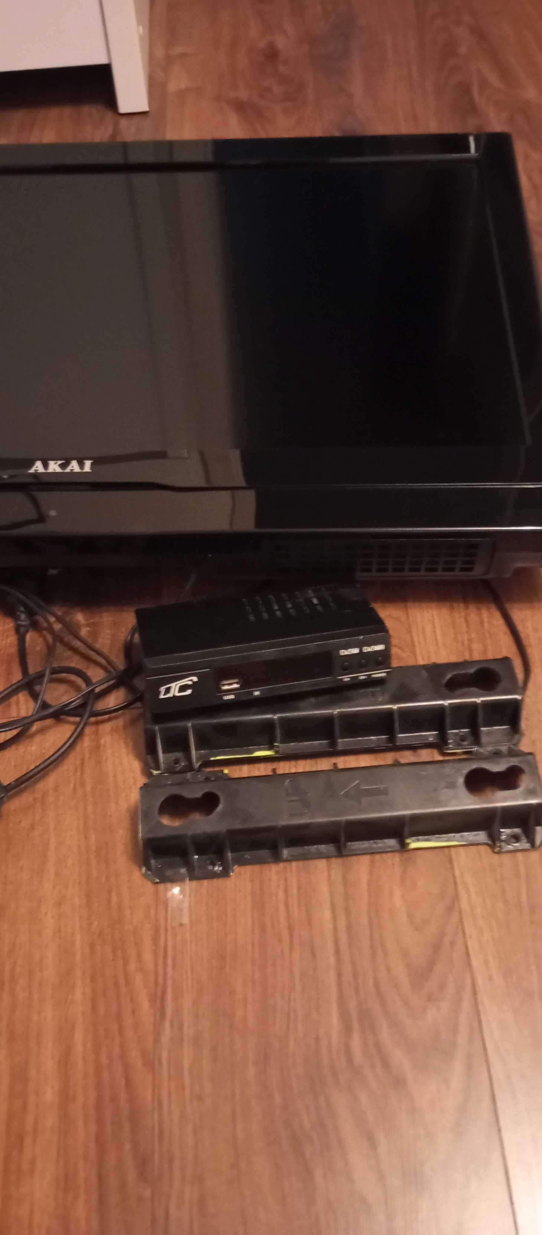 Telewizor Akai z uchwytem i dekoderem DVBT