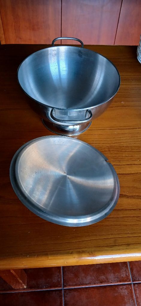 Terrina de inox, com tampa
