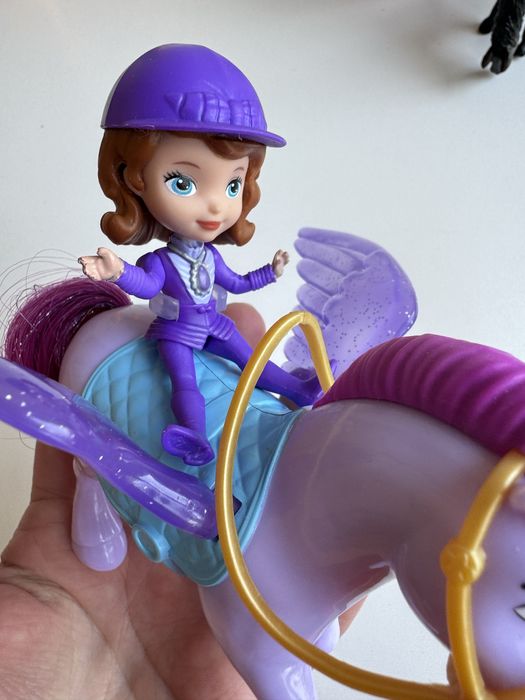 Фигурки игровые пегас и девочки наездницы Mattel