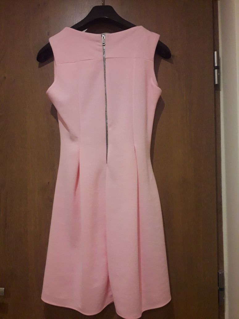 Różowa sukienka koktajlowa 36