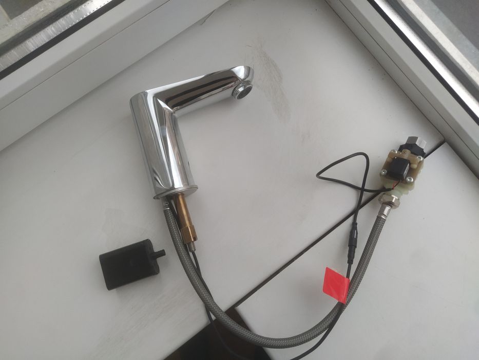 Змішувач для раковини Grohe.