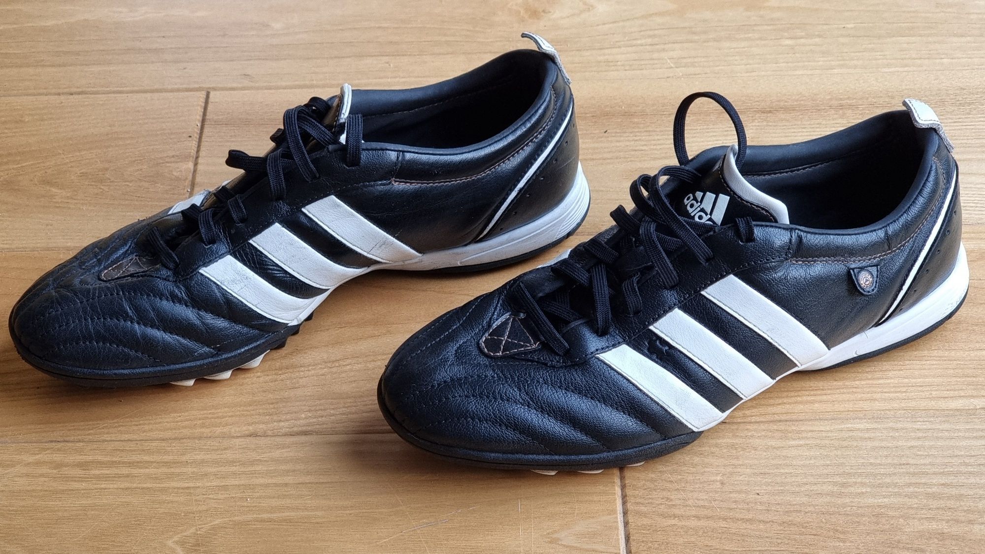 Buty Adidas do piłki nożnej na sztuczną murawę lub halę 42