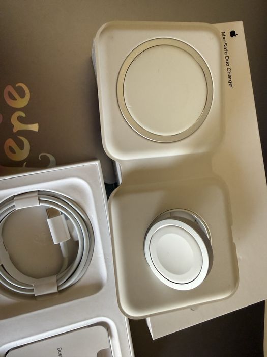 MagSafe Duo Charger Apple