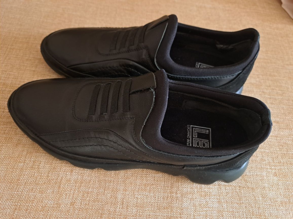 Нові якісні шкіряні туфлі - мокасини р.42, устілка 28 см.