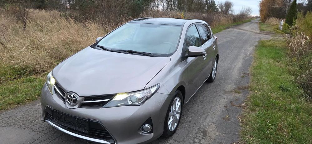 Toyota Auris II panorama navi Kamera