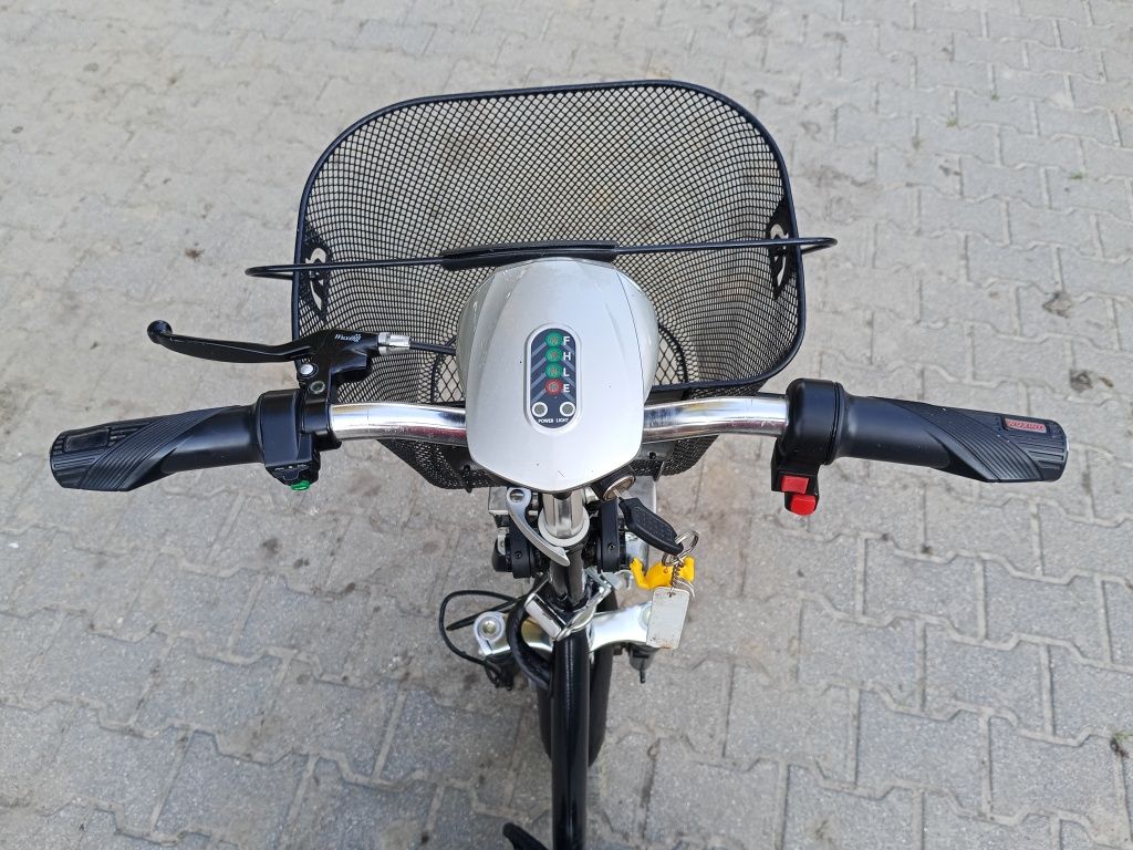 Hulajnoga elektryczna, 3 kołowa