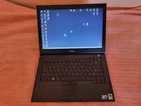 Komputer Dell Latitude E6400 z torbą i zasilaczem. Laptop
