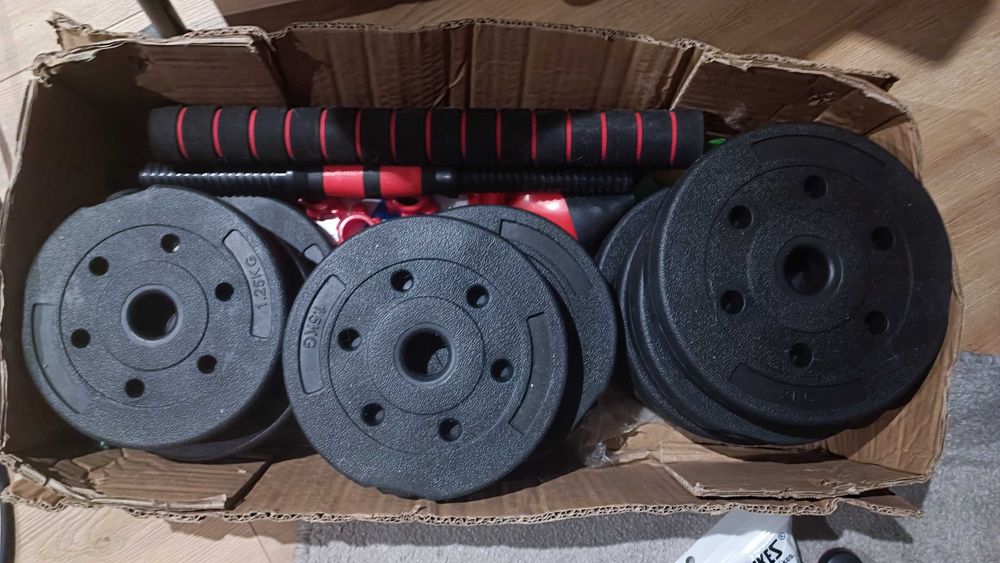 2 regulowane hantle, każdy o wadze 10 kg
