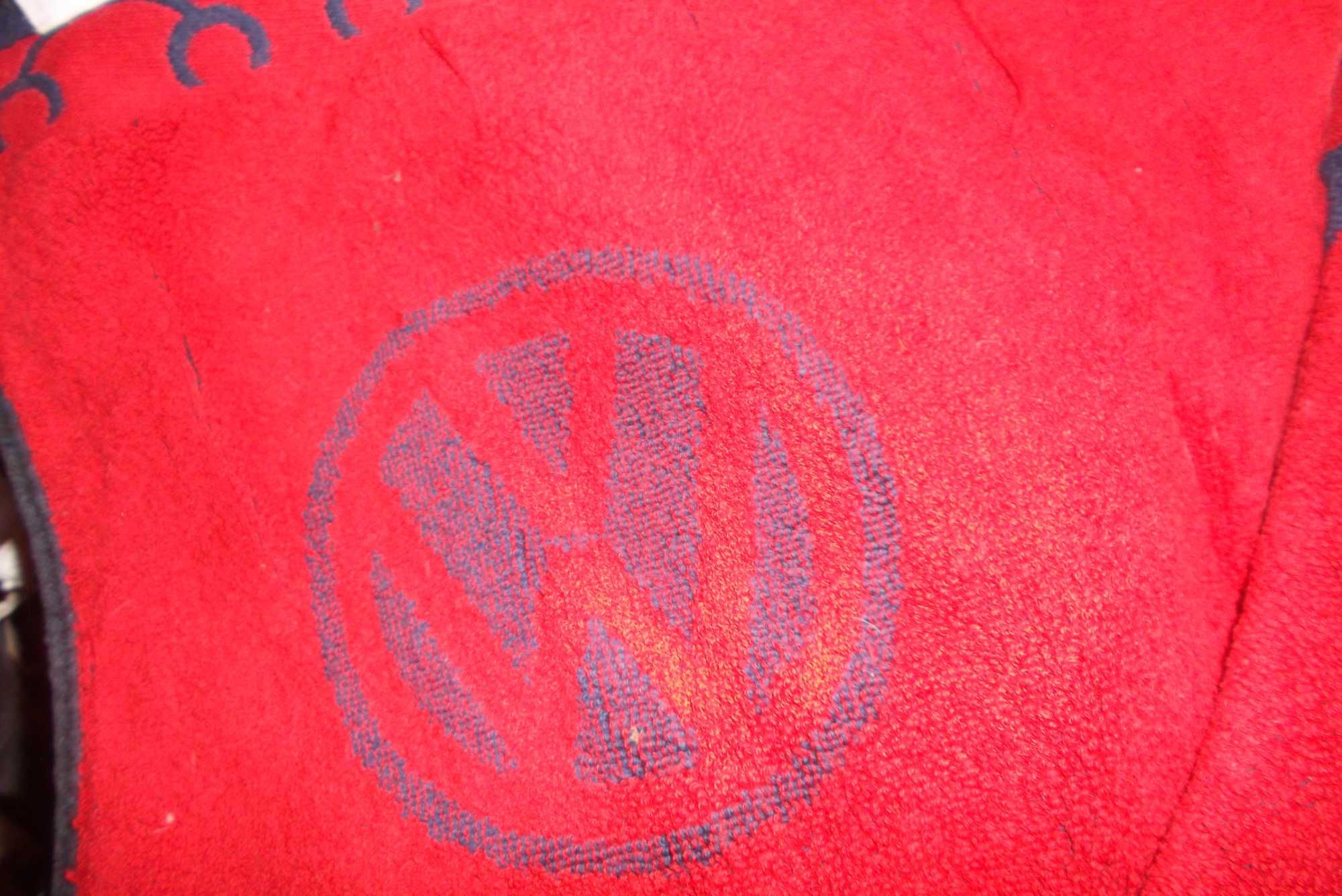 Duas fantásticas toalhas de praia logotipo VW compradas na marca
