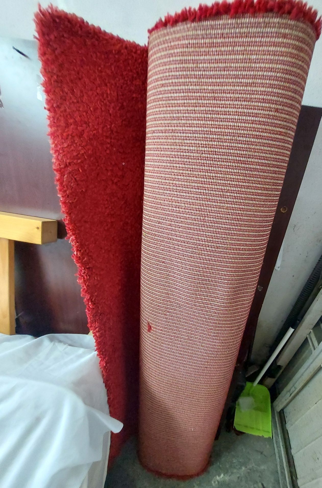 Carpete vermelha 240x160cm em bom estado só esta semana!!!