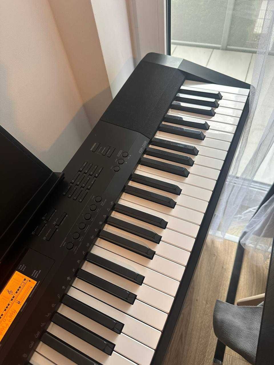 Zestaw Pianino cyfrowe wysokiej jakości Casio CDP-220R + statyw.