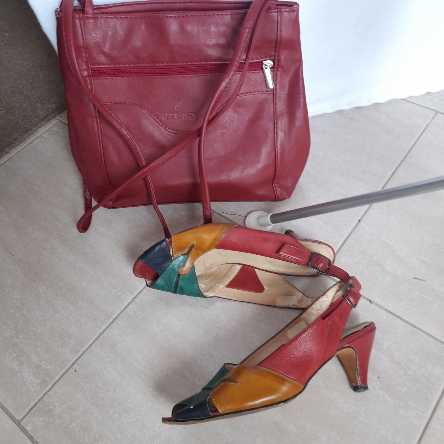 Carteira com dois pares calçado