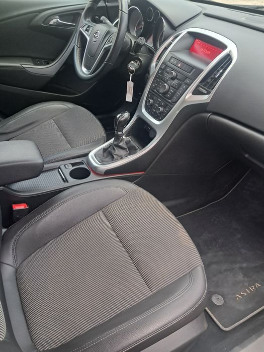 Opel astra J sprowadzony