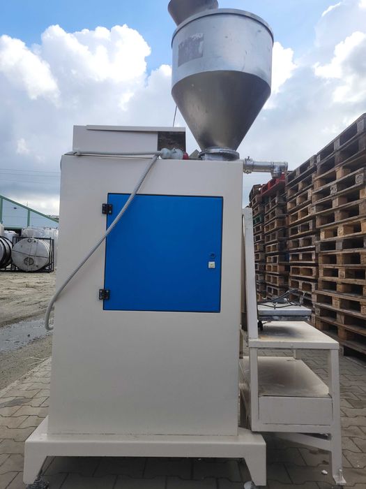 Maszyna Półautomatyczna PAPE-500 Do Materiałów Sypkich z Wagą