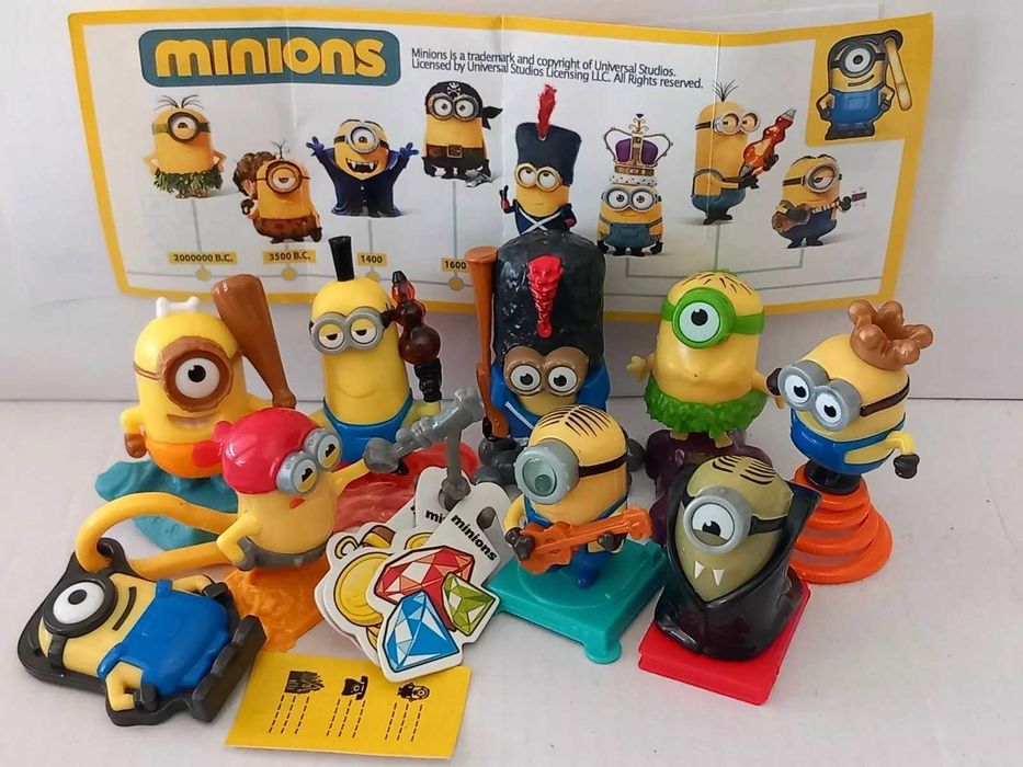 Lote Nº2 Kinder Bonecos