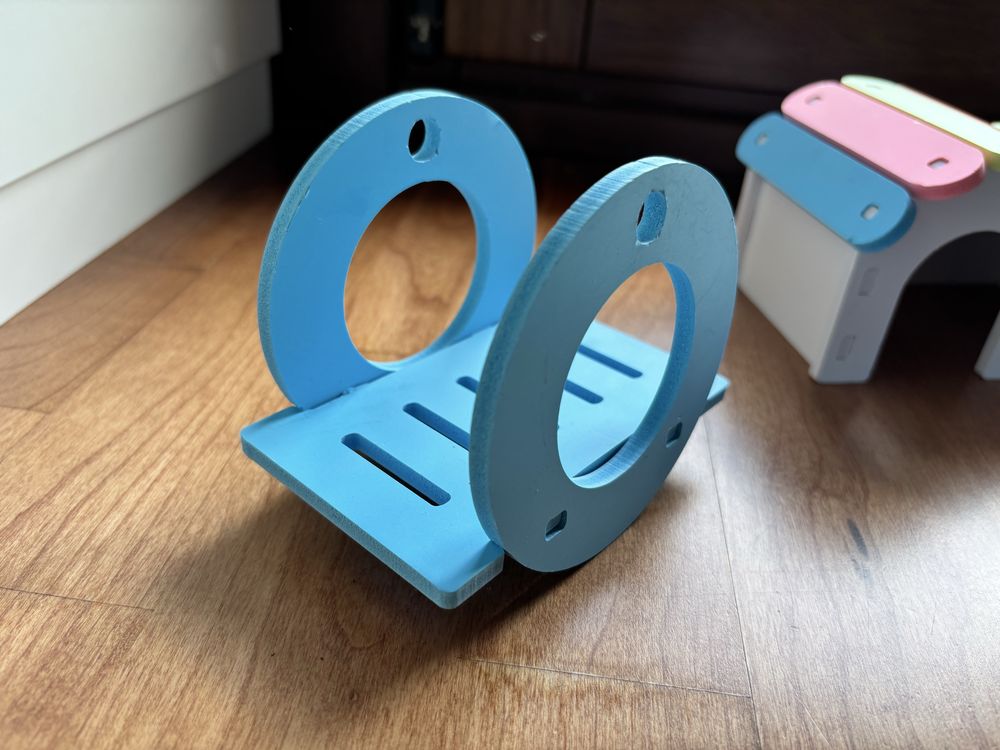 4 Brinquedos para hamster com casa incluida