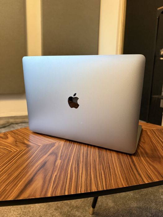 MacBook Pro M2 /13,3” /8GB RAM / 256 GB DYSK/