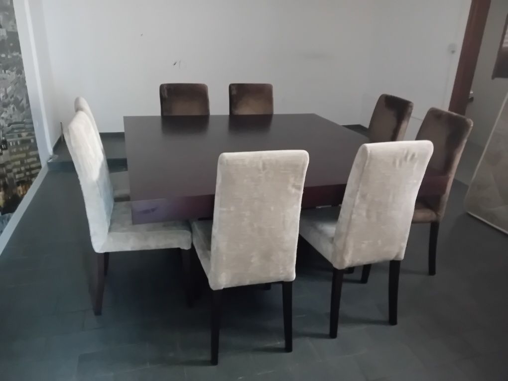 Mesa de sala  + cadeiras