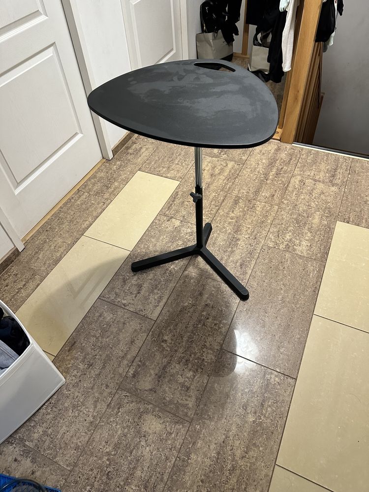 Stolik pod laptopa